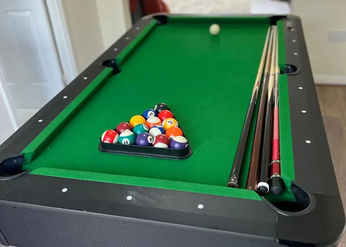 3 Bedroom Pool House In Birmingham