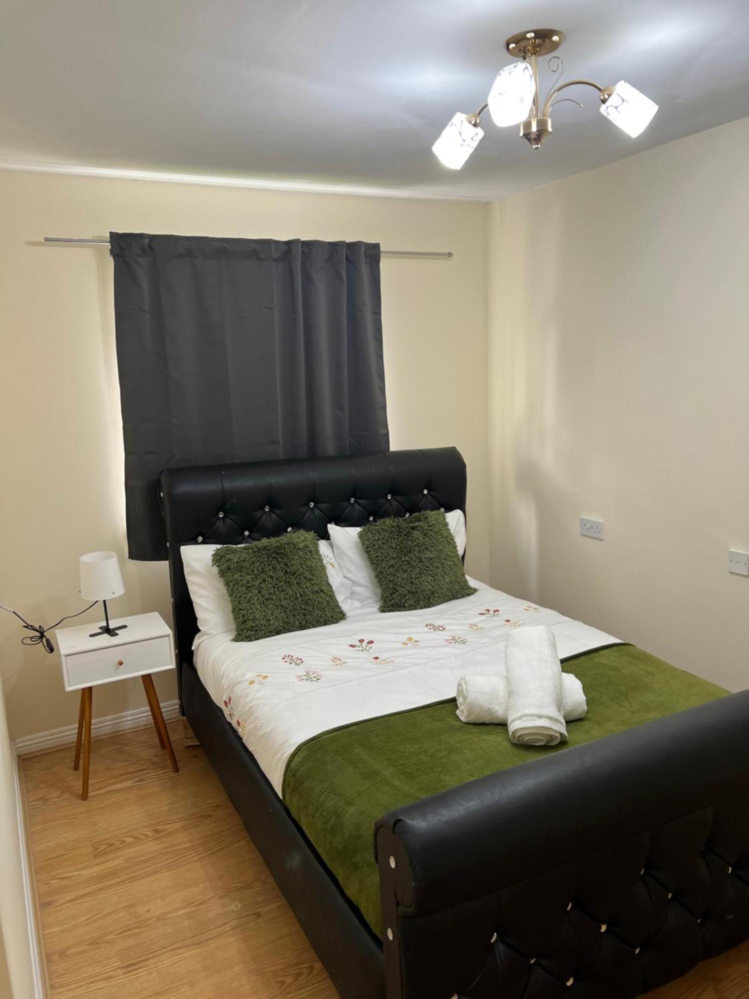 3 Bedroom Pool House In Birmingham
