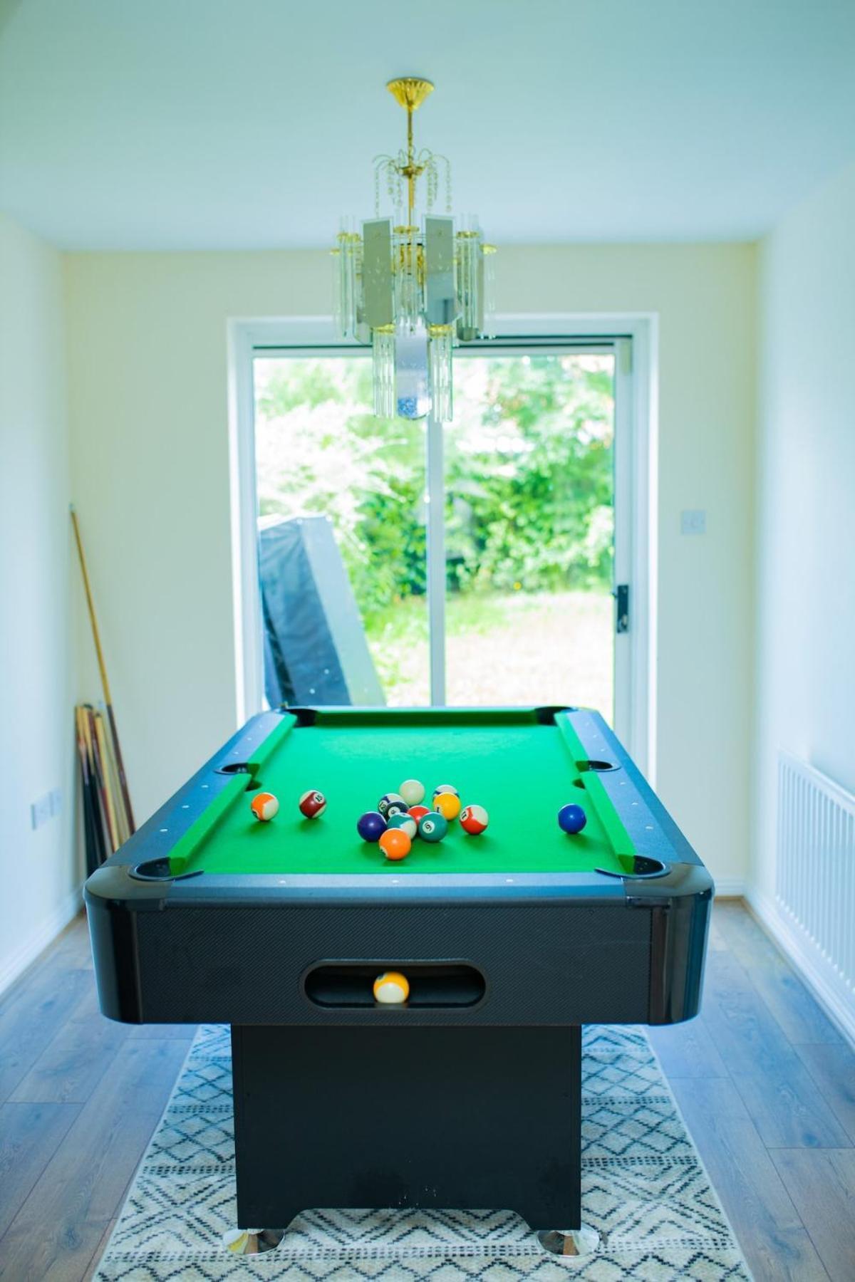 Apartment 3 Bedroom Pool House In