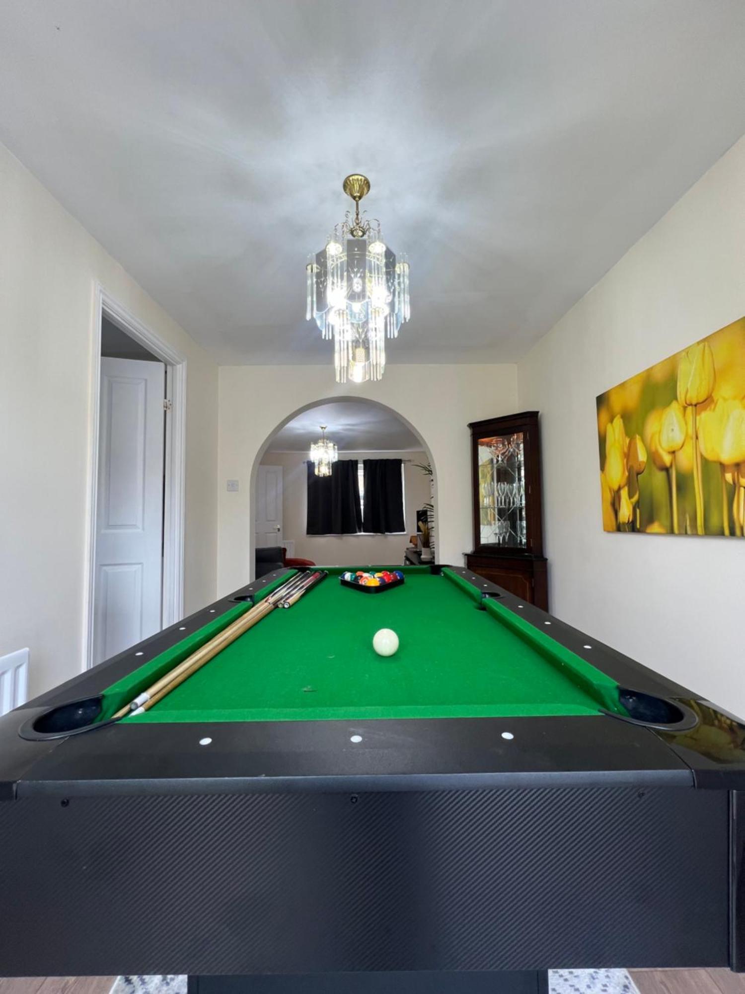 3 Bedroom Pool House In * Birmingham
