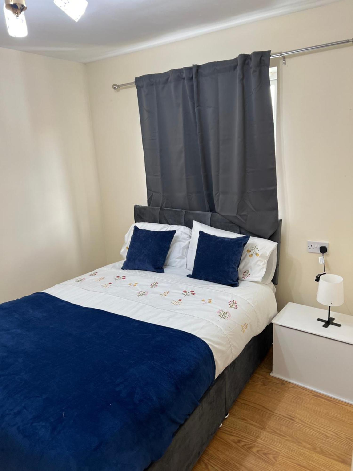 Apartment 3 Bedroom Pool House In Birmingham