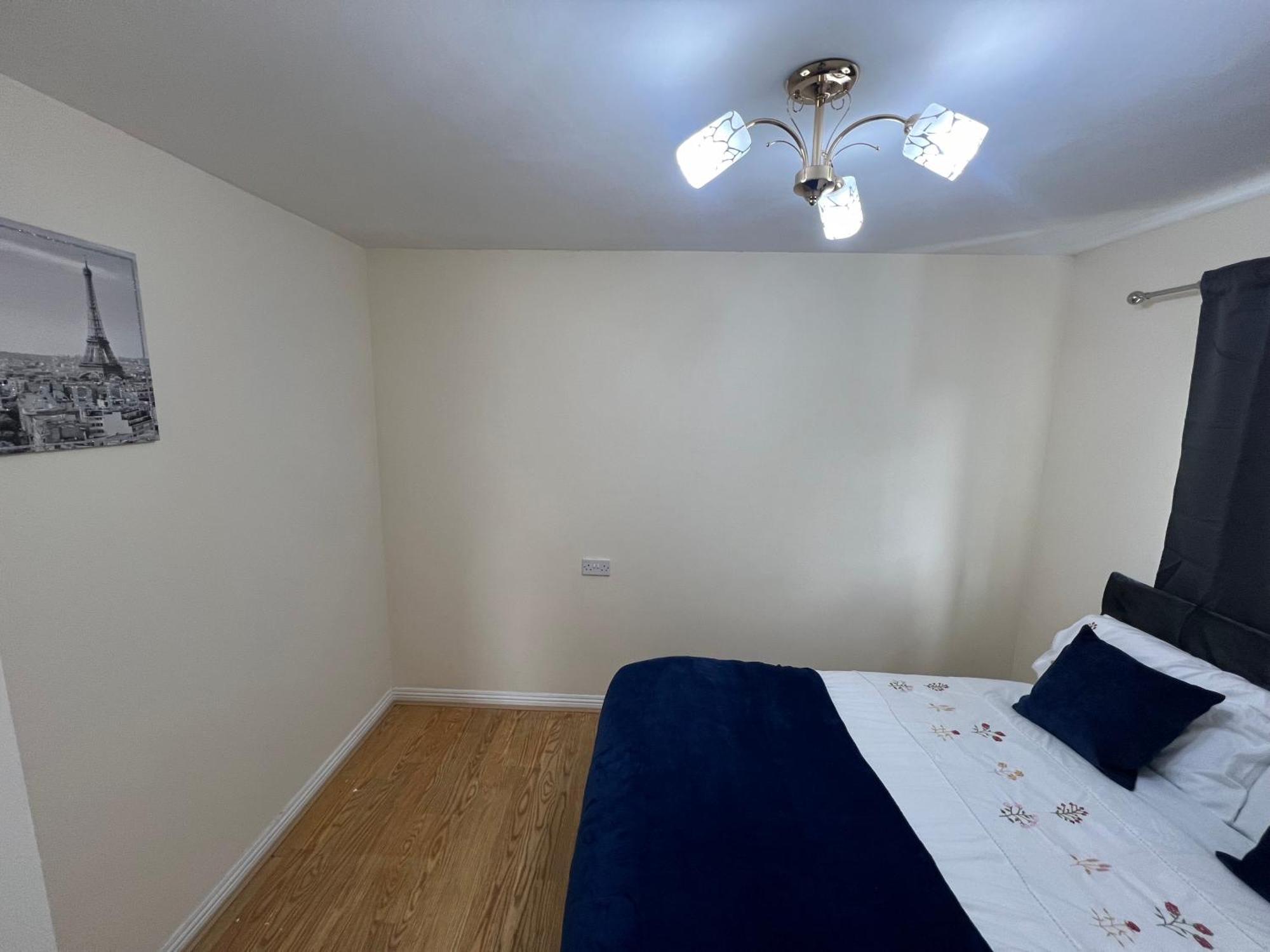 Apartment 3 Bedroom Pool House In Birmingham